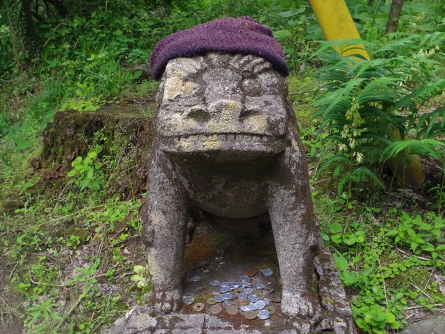 The stone statue that became the model for the Youkai of the Black Cauldron