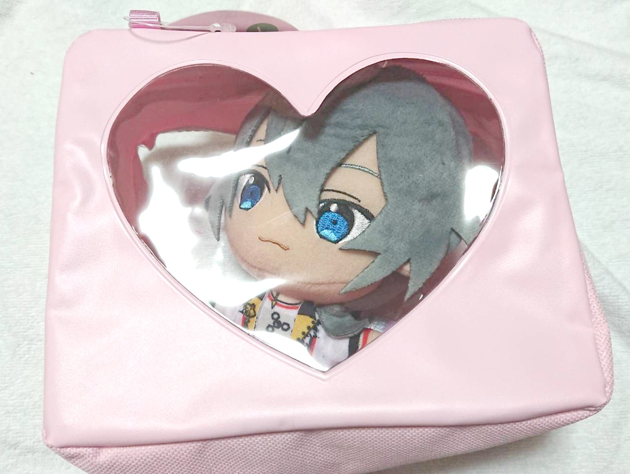 put a stuffed toy in the Ota Colle Stuffed Toy Pouch