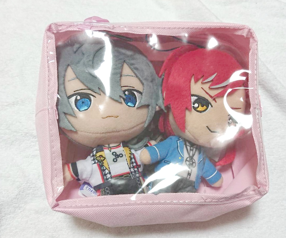 put stuffed toys in the Ota Colle Stuffed Toy Pouch (behind)