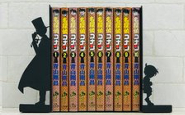『名探偵コナン』キャラのシルエットがデザインされたブックエンドが新登場！本が増えるほど2人の距離は離れていく…！！