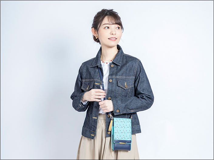 「刀剣乱舞-ONLINE-」×日本の織物 スマホポシェット　一期一振モデル　使用イメージ