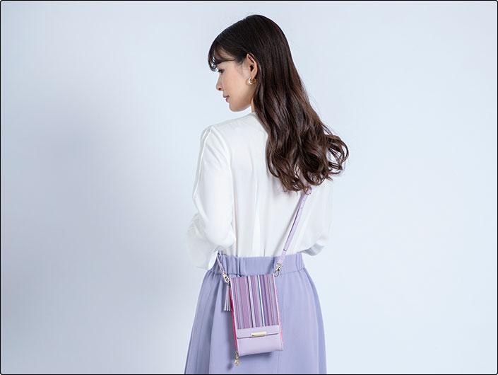 「刀剣乱舞-ONLINE-」×日本の織物 スマホポシェット　歌仙兼定モデル　使用イメージ