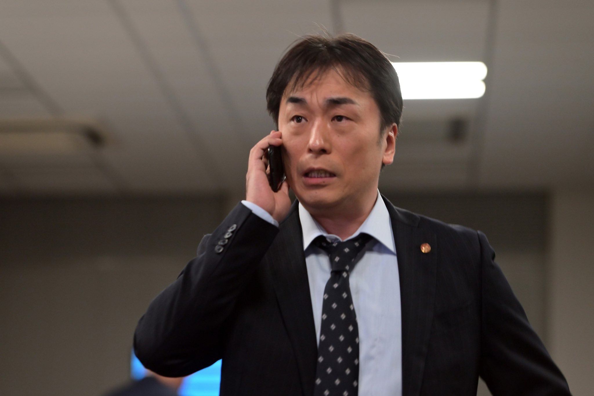 関智一さんがTVドラマ「桜の塔」に出演決定！警視総監の座を巡る出世バトルで刑事役を熱演