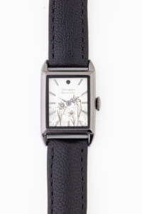 「文豪ストレイドッグス」×「EMooooN」ブレスレット付き腕時計　芥川龍之介モデル　盤面アップ