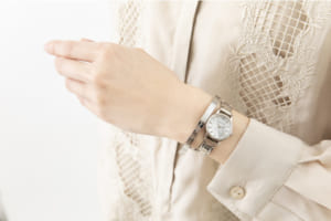 「文豪ストレイドッグス」×「EMooooN」ブレスレット付き腕時計　中島敦モデル　着用イメージ