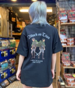 TVアニメ「進撃の巨人」公式ライセンスTシャツ　エレン・リヴァイTシャツ （ブラック）