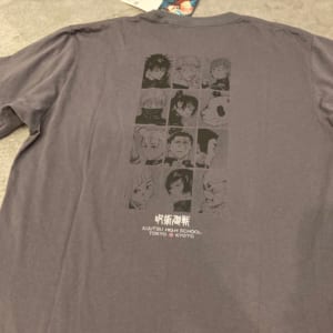 「呪術廻戦×ユニクロ」2. 呪術廻戦 UT グラフィックTシャツ　バックプリント
