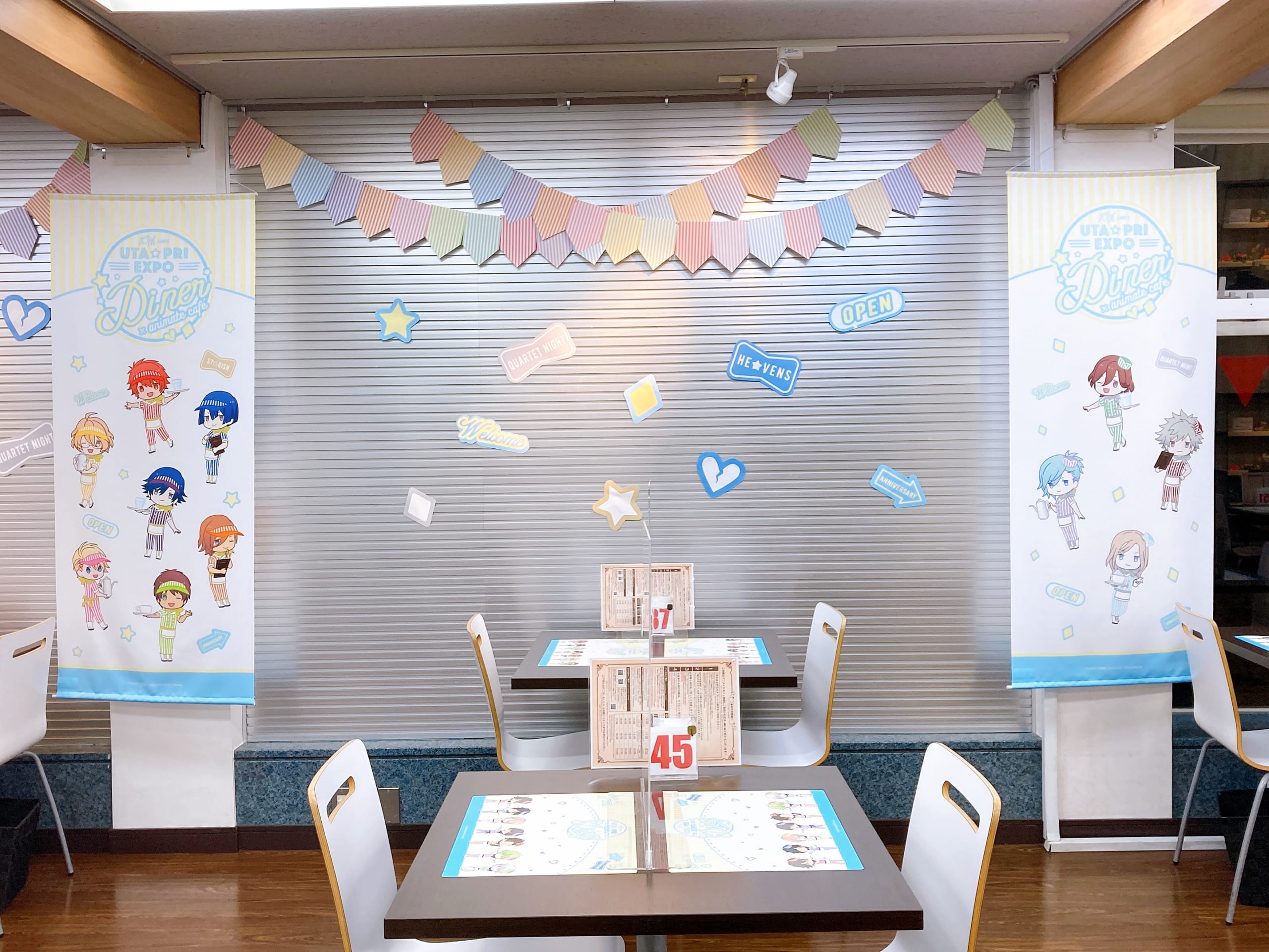 「うたプリ×アニメイトカフェ」店内装飾（横）