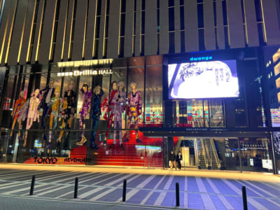 「東京卍リベンジャーズ」豊島区立芸術文化劇場（東京建物 Brillia HALL）巨大ビジュアル