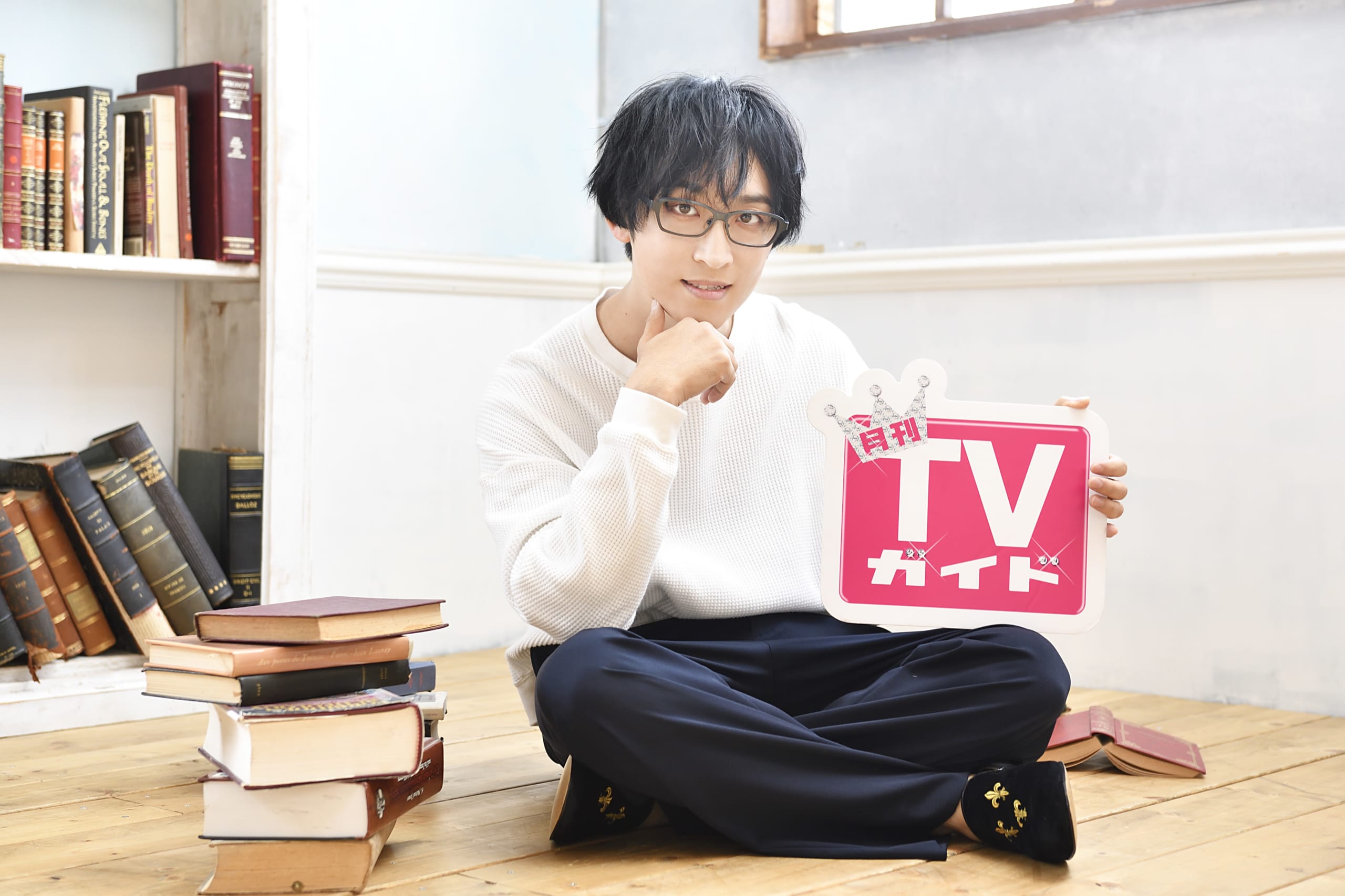 アーティスト活動10周年の寺島拓篤さんが「月刊TVガイド」に！“画家”に扮した姿は必見