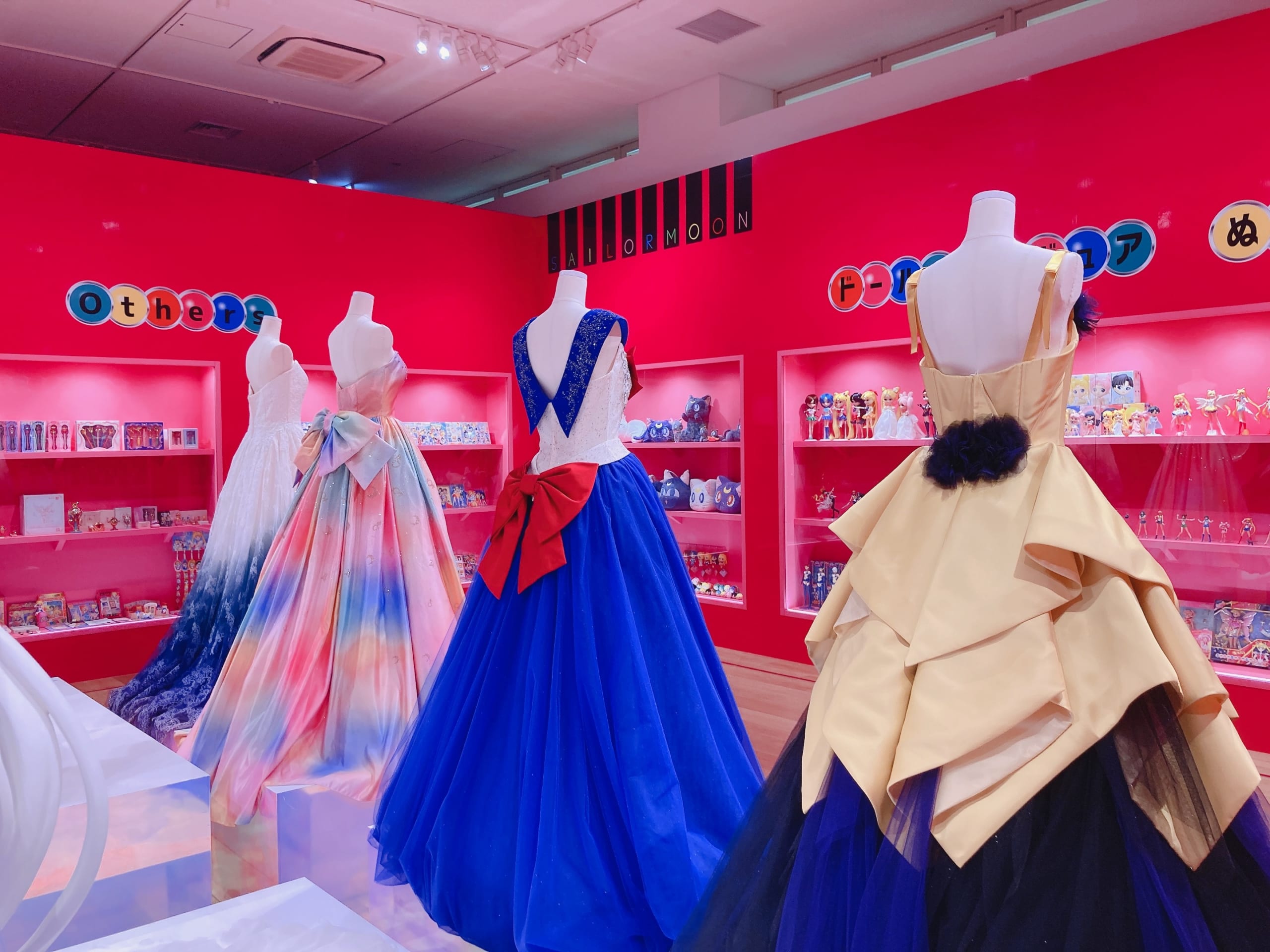 「美少女戦士セーラームーン ミュージアム」コレクション展示 ドレス バッグ