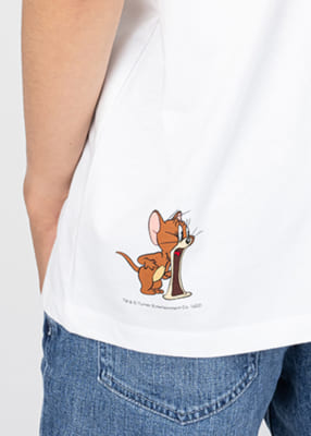 「トムとジェリー×グラニフ」コラボレーションアイテム：Tシャツ「サプライズド」背面