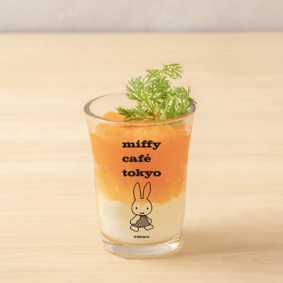 「miffy café tokyo」ミッフィーのキャロットヨーグルトスムージー