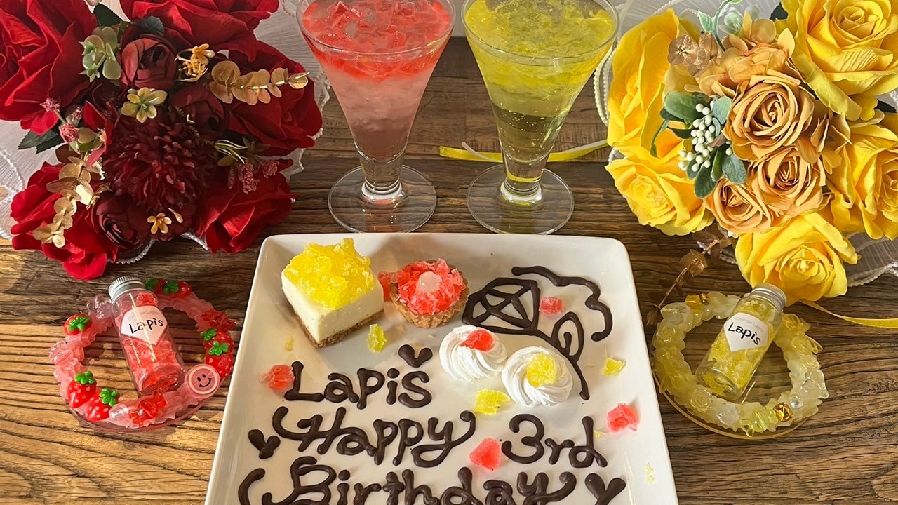 推しの記念日を彩る「Anniversary Set」が東京のカフェで発売！プレートやサイダーなどがセット