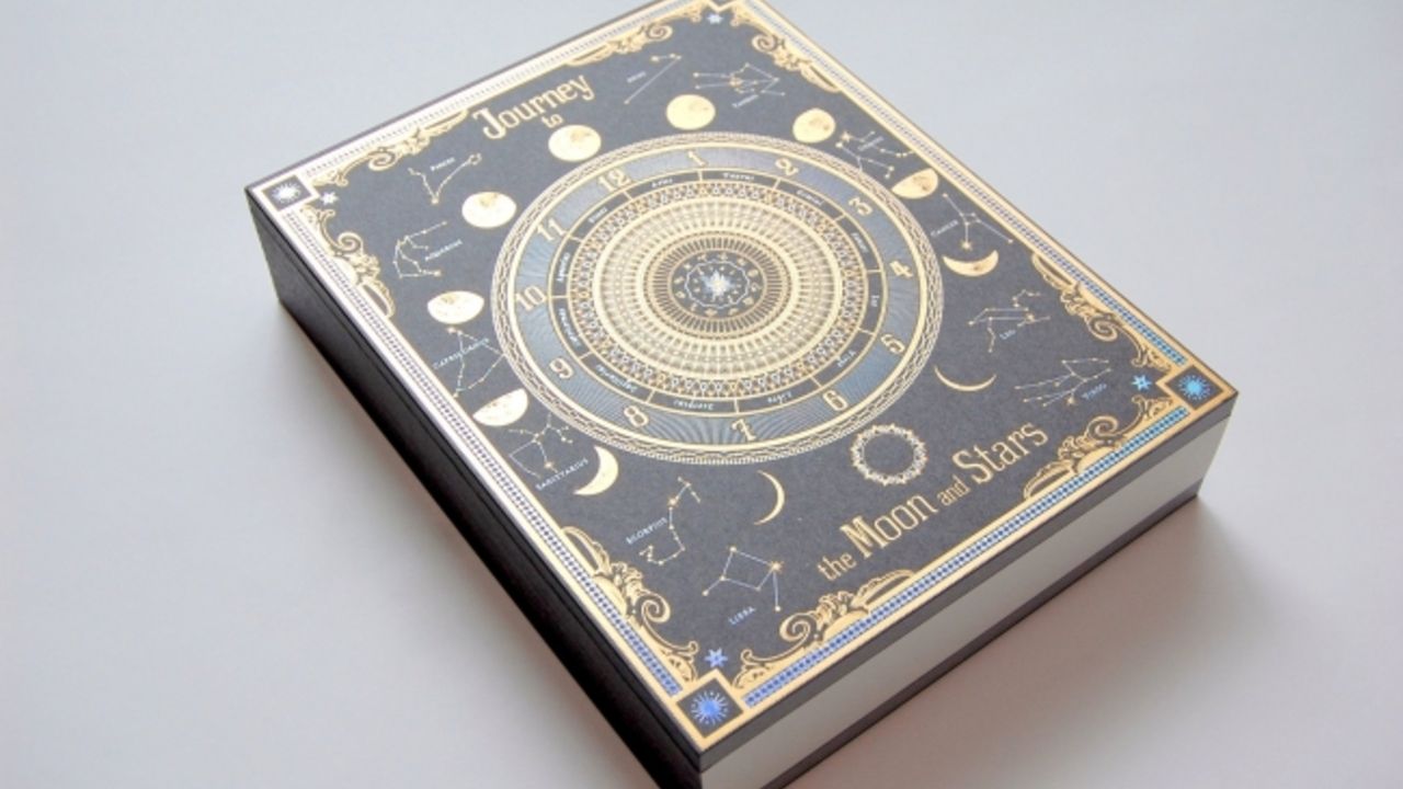 神秘的で重厚…職人技が光る美しい魔導書「月読時計」が話題に！数量限定で1月1日に発売